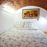 Old Square Apartments 3